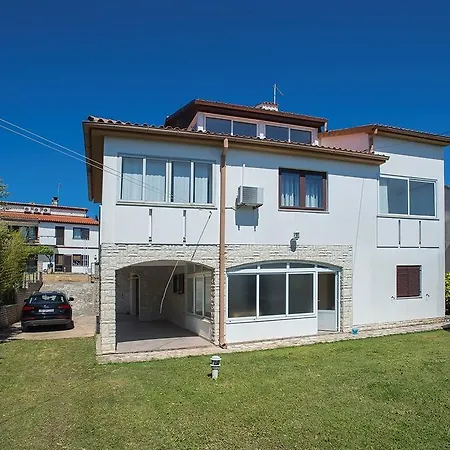 House Lorena Nyaraló Premantura