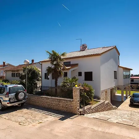 Nyaraló House Lorena *