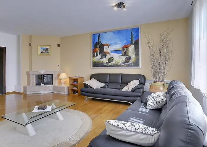 House Lorena Hébergement de vacances *